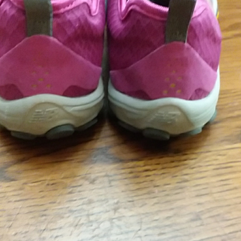 New Balance MINIMUS Women's Shoes, Size 7.5, Magenta EUC - Picture 3 of 7